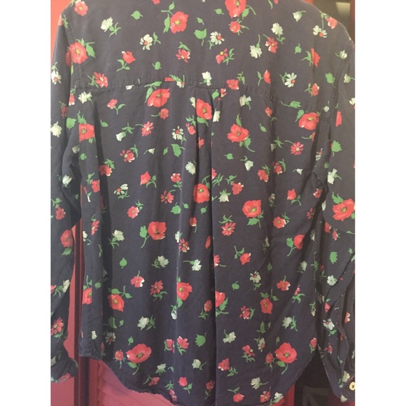 Floral pattern button up🌺 - Picture 4 of 5